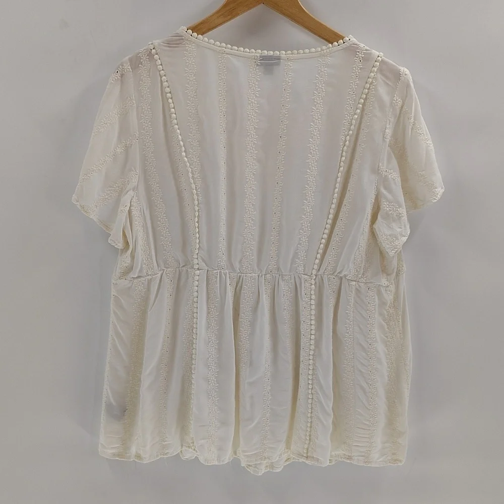 Torrid Ivory Eyelet Embroidered Blouse Size 0 Size 12 Short Sleeve - Picture 8 of 9